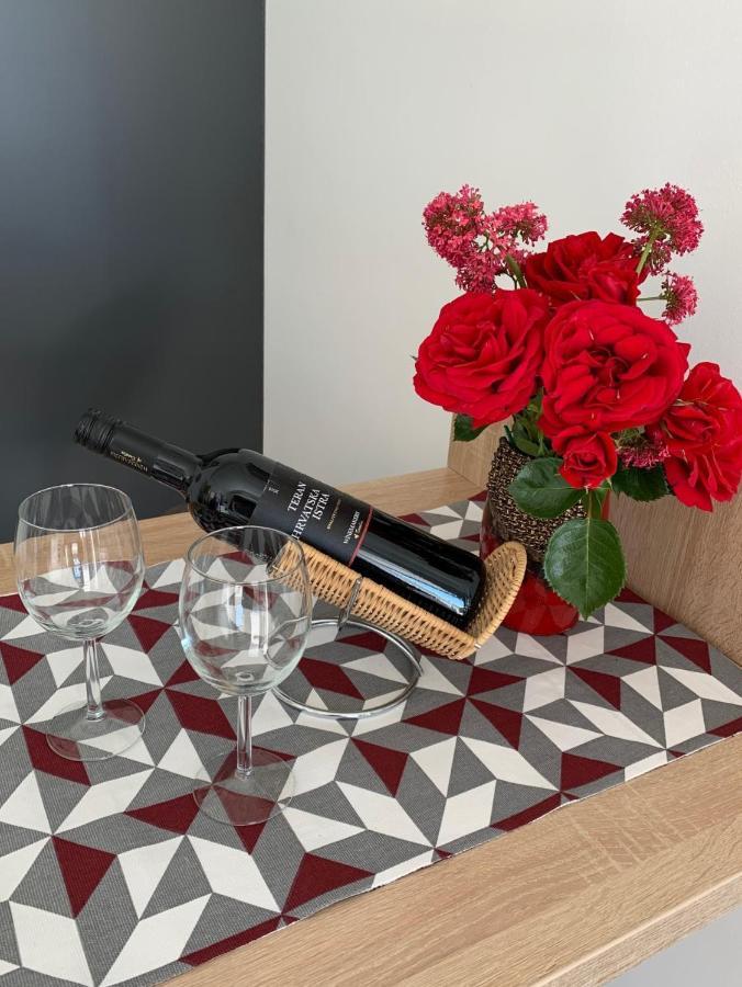 קוסטרנה Apartments Lota מראה חיצוני תמונה