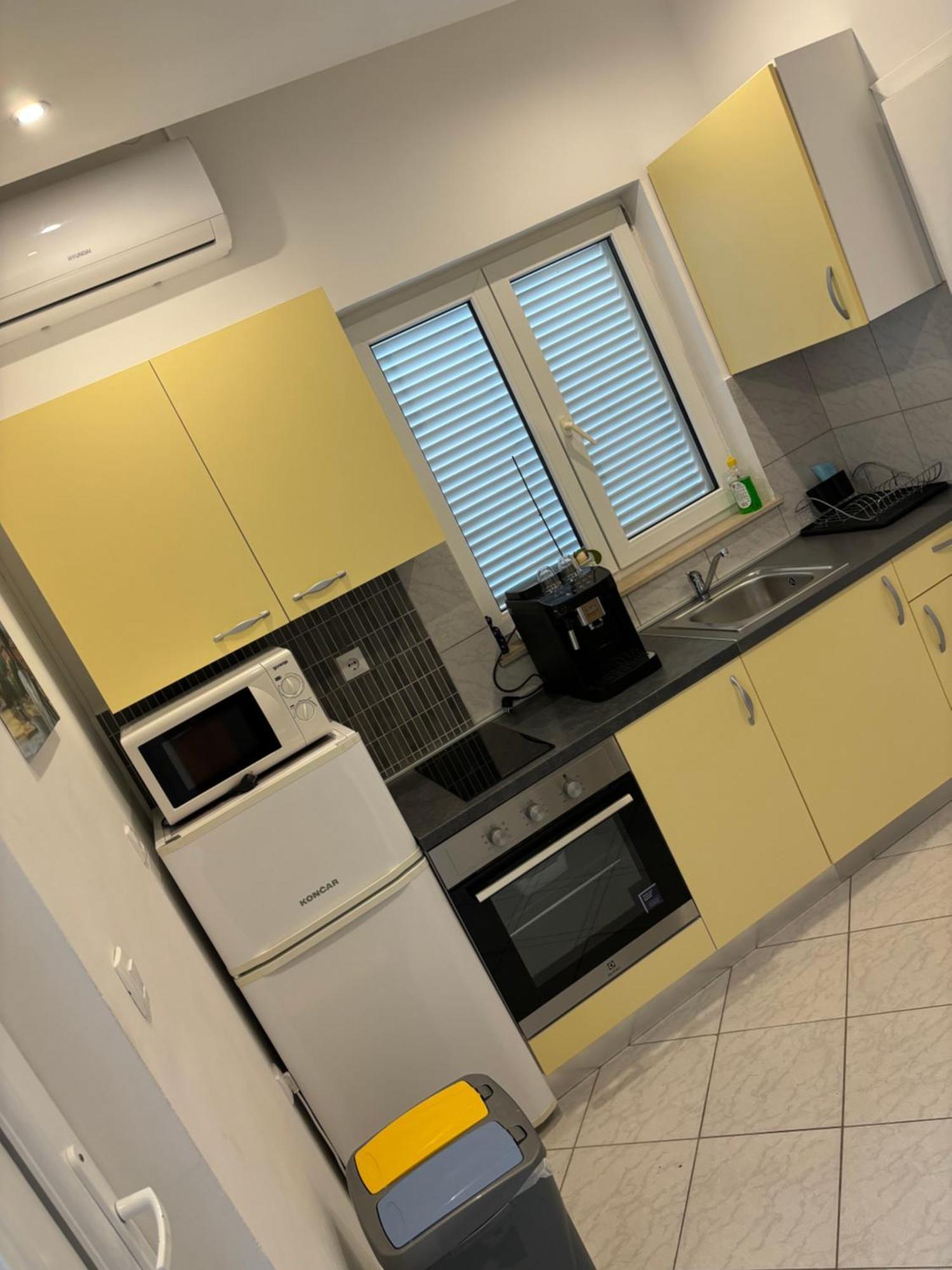 קוסטרנה Apartments Lota מראה חיצוני תמונה